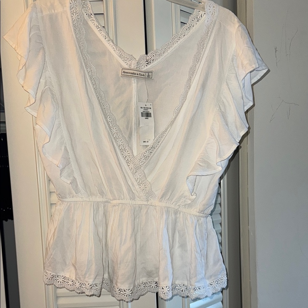 NWT Abercrombie & Fitch V Neck White Lace Trim Blouse
